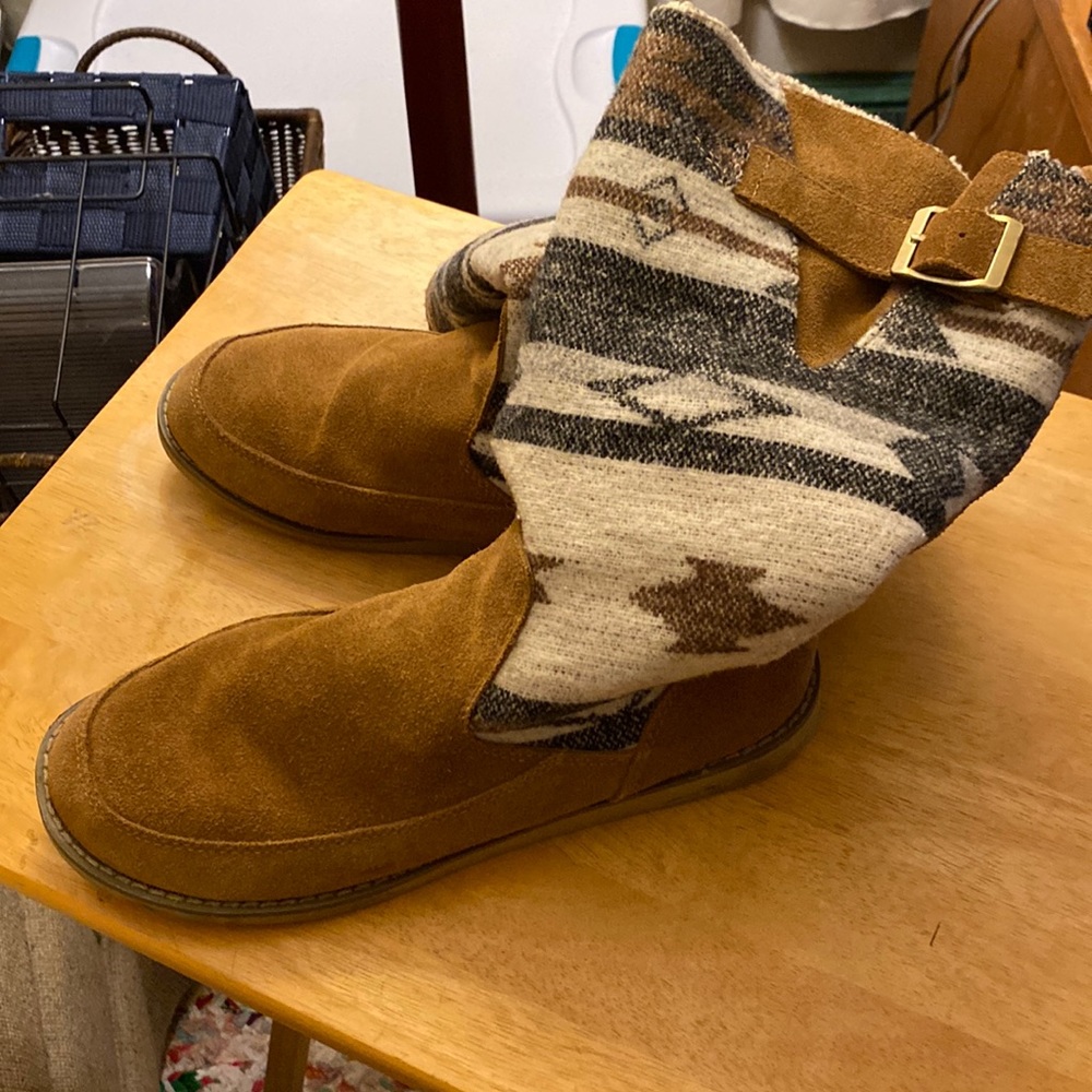 Sanuk boots